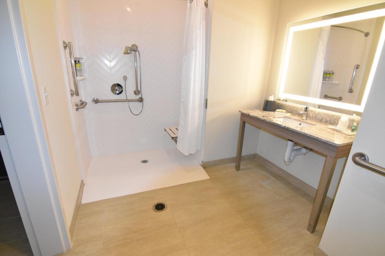 Holiday Inn - Kansas City - Northeast By Ihg Eksteriør bilde