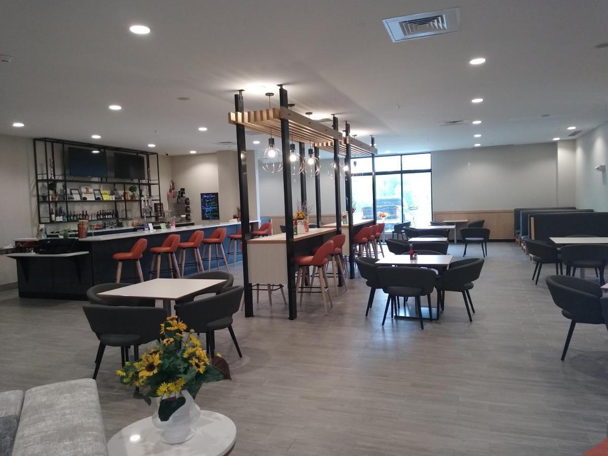 Holiday Inn - Kansas City - Northeast By Ihg Eksteriør bilde